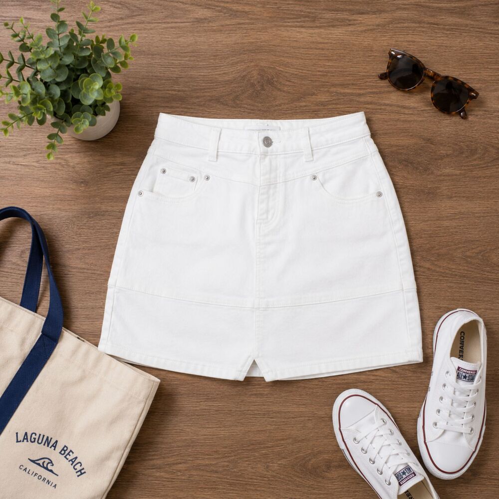 Chelsea & Violet Women size 25 (28x16) White Denim Skirt (306m)